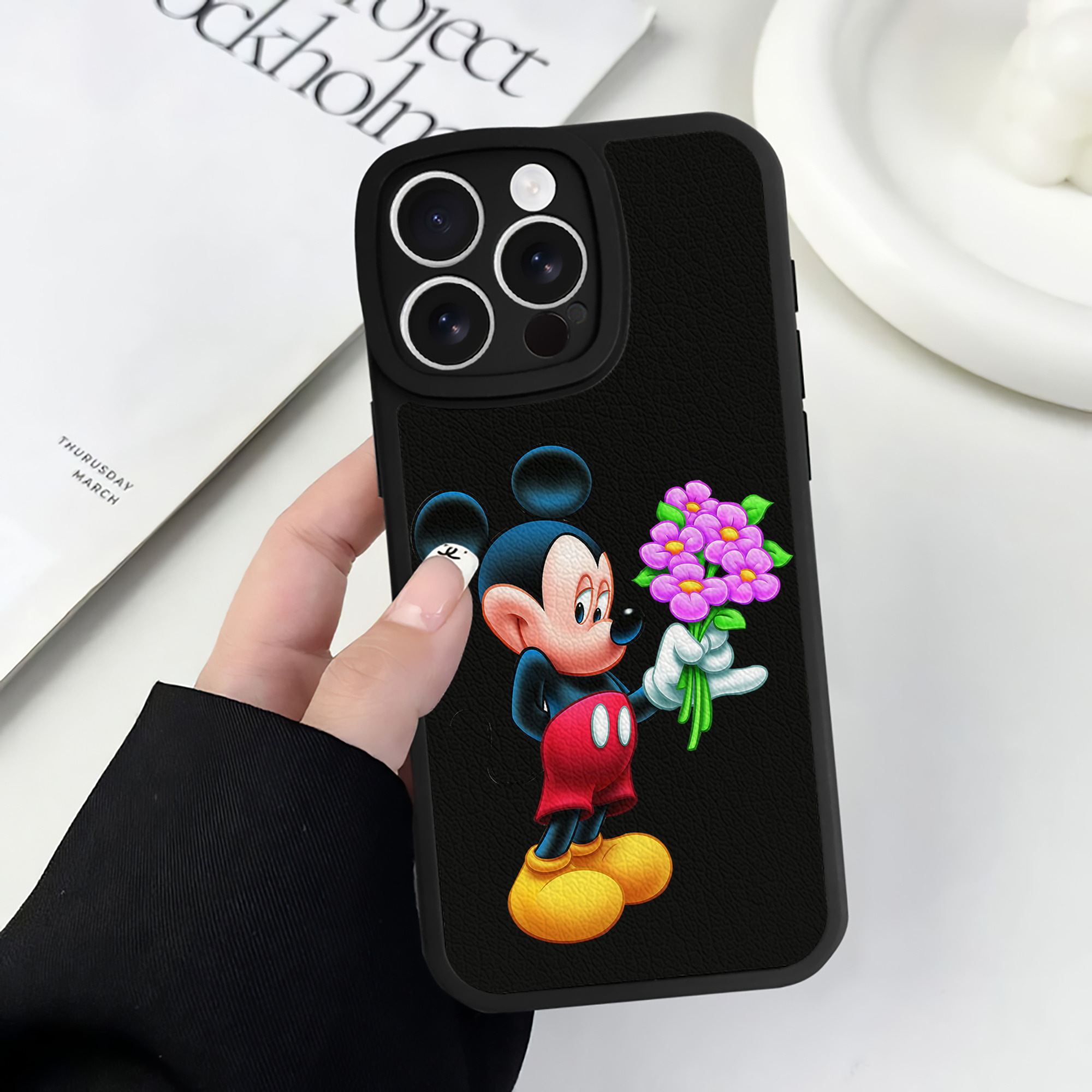 （画像用） ミッキーマウス Mickey Mouse 【iPhone 16シリーズ対応】シリコンスマホケース（レザー調） 材質：シリコン